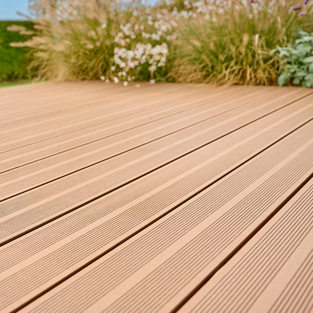 Lame de terrasse composite marron Neva Klikstrom L. 220 cm x l. 14 – 5 cm