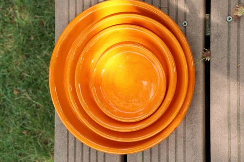 Soucoupe en terre cuite émaillée orange Savane Les Poteries d’Albi - Ø 22 cm