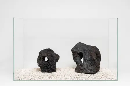 Pierre à trou décorative pour aquarium Aquadeco Lava cave noire petit modèle