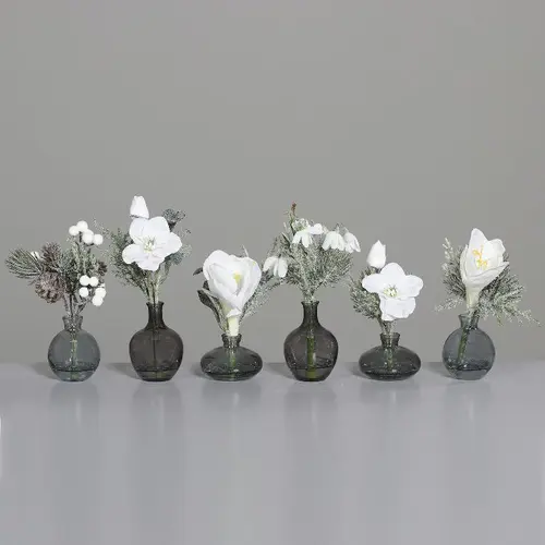 Composition de Noël blanche avec vase en verre teinté transparent - 20 cm