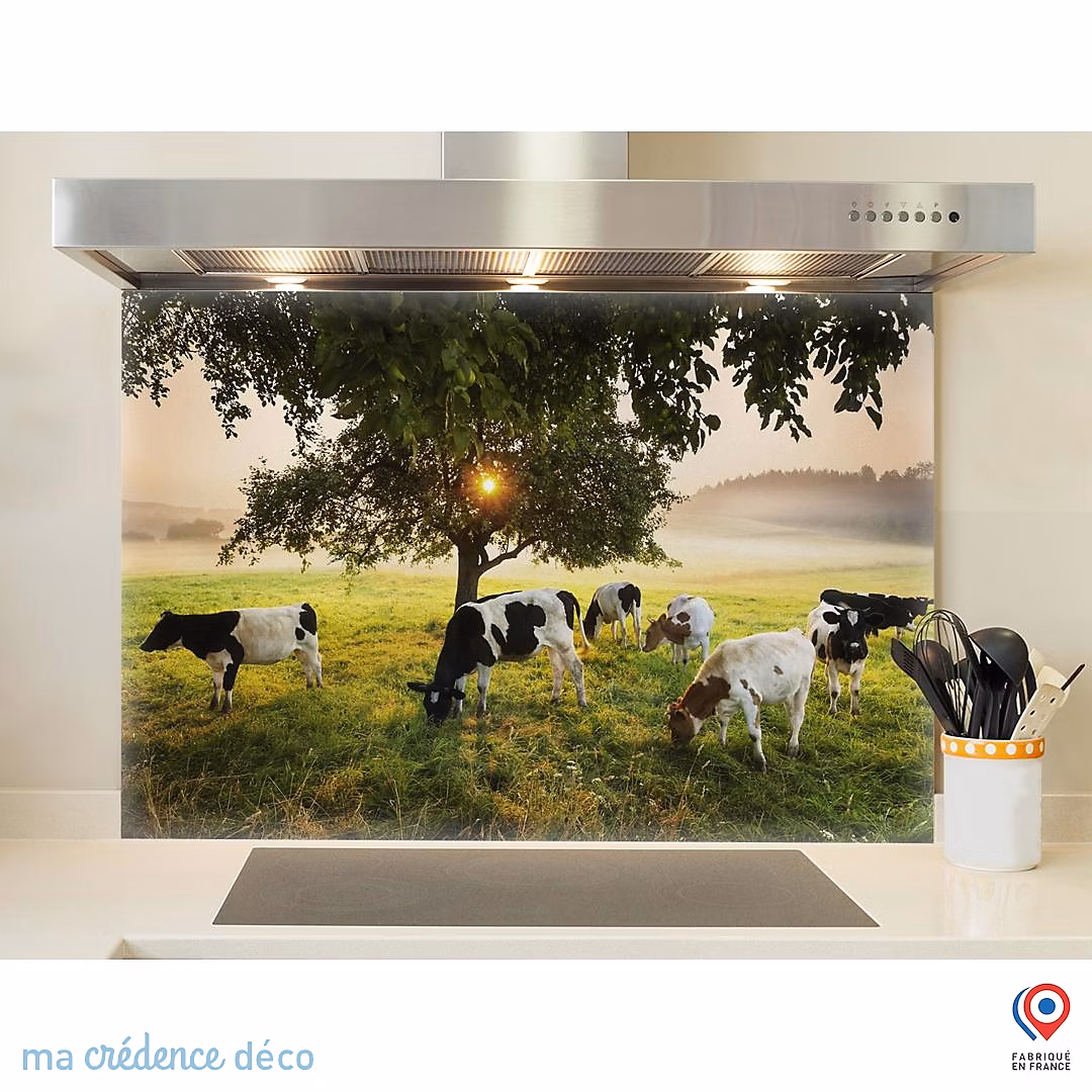 Crédence cuisine fond de hotte Arbre et vaches – Verre trempé, L 70 cm x H 60 cm, MaCrédenceDéco